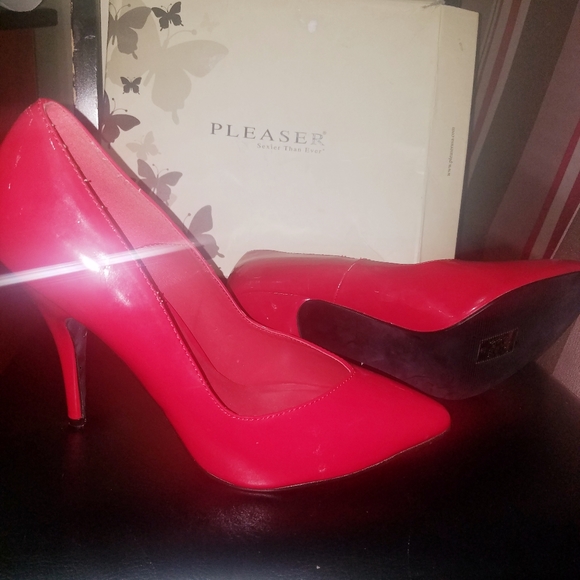 Red Seduce Heels - Picture 2 of 2